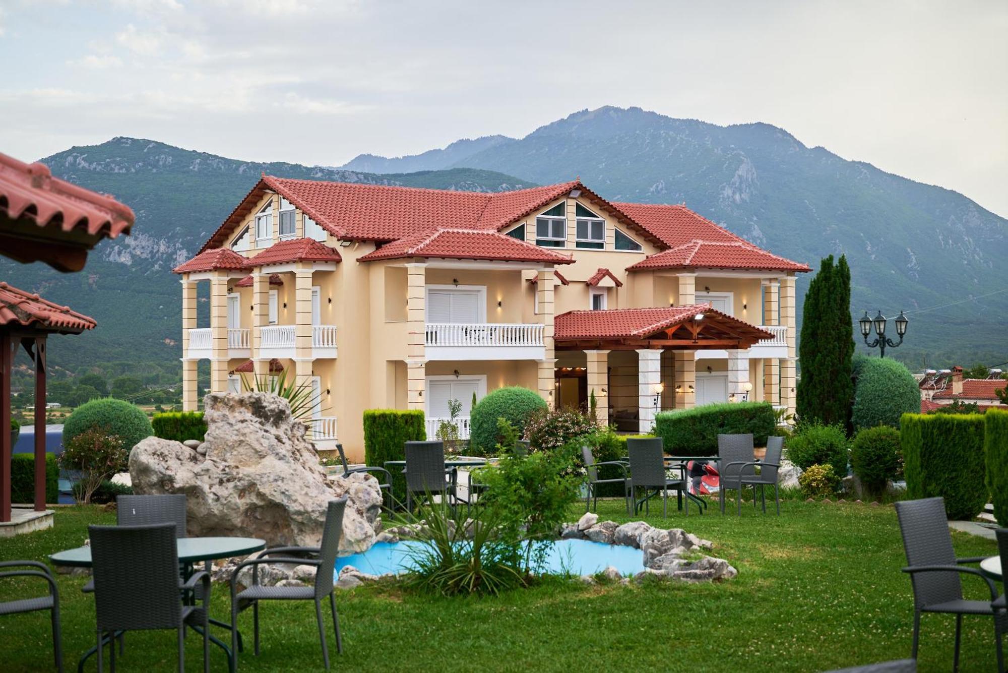 Famissi Suites 1 Kalambaka Esterno foto