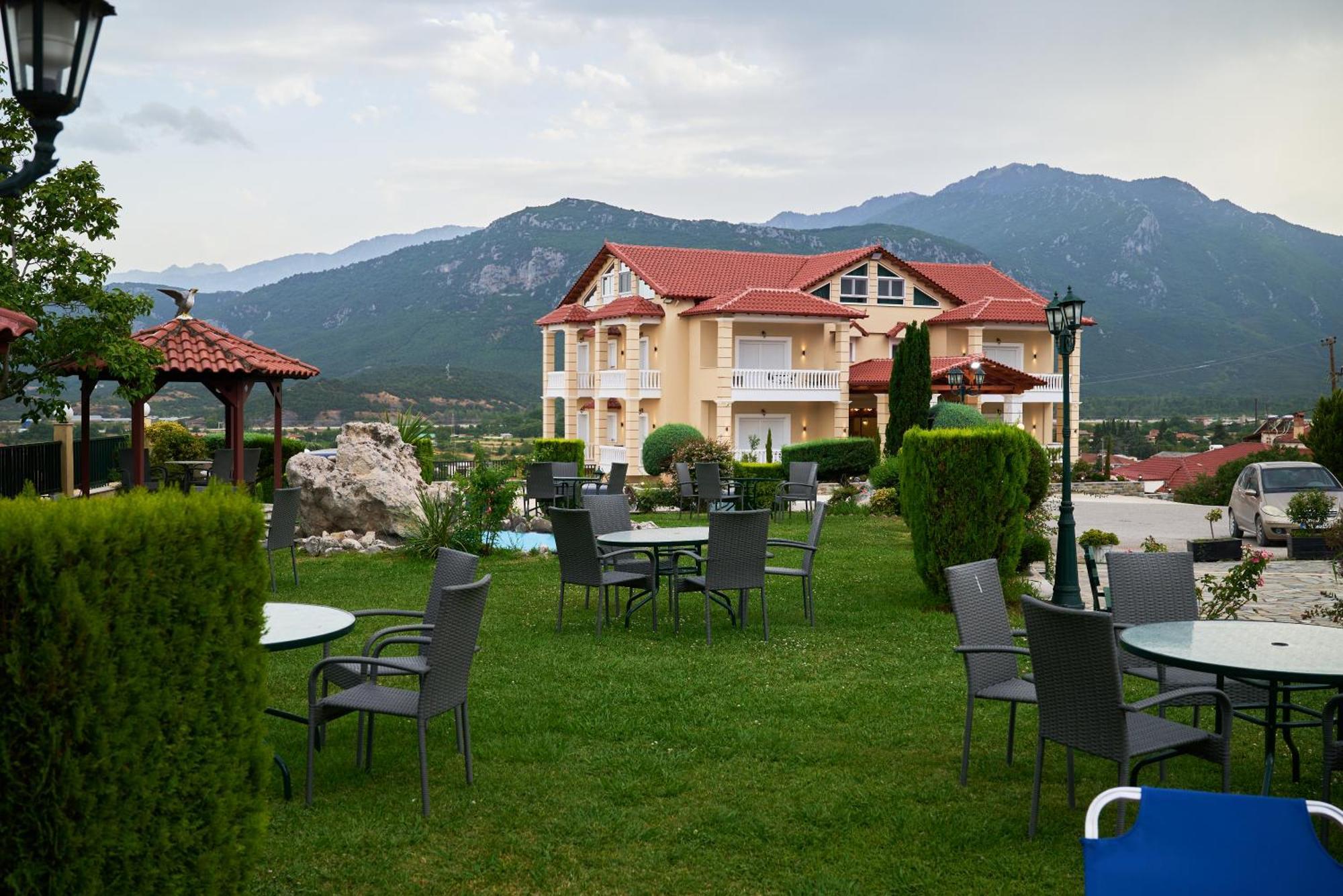 Famissi Suites 1 Kalambaka Esterno foto