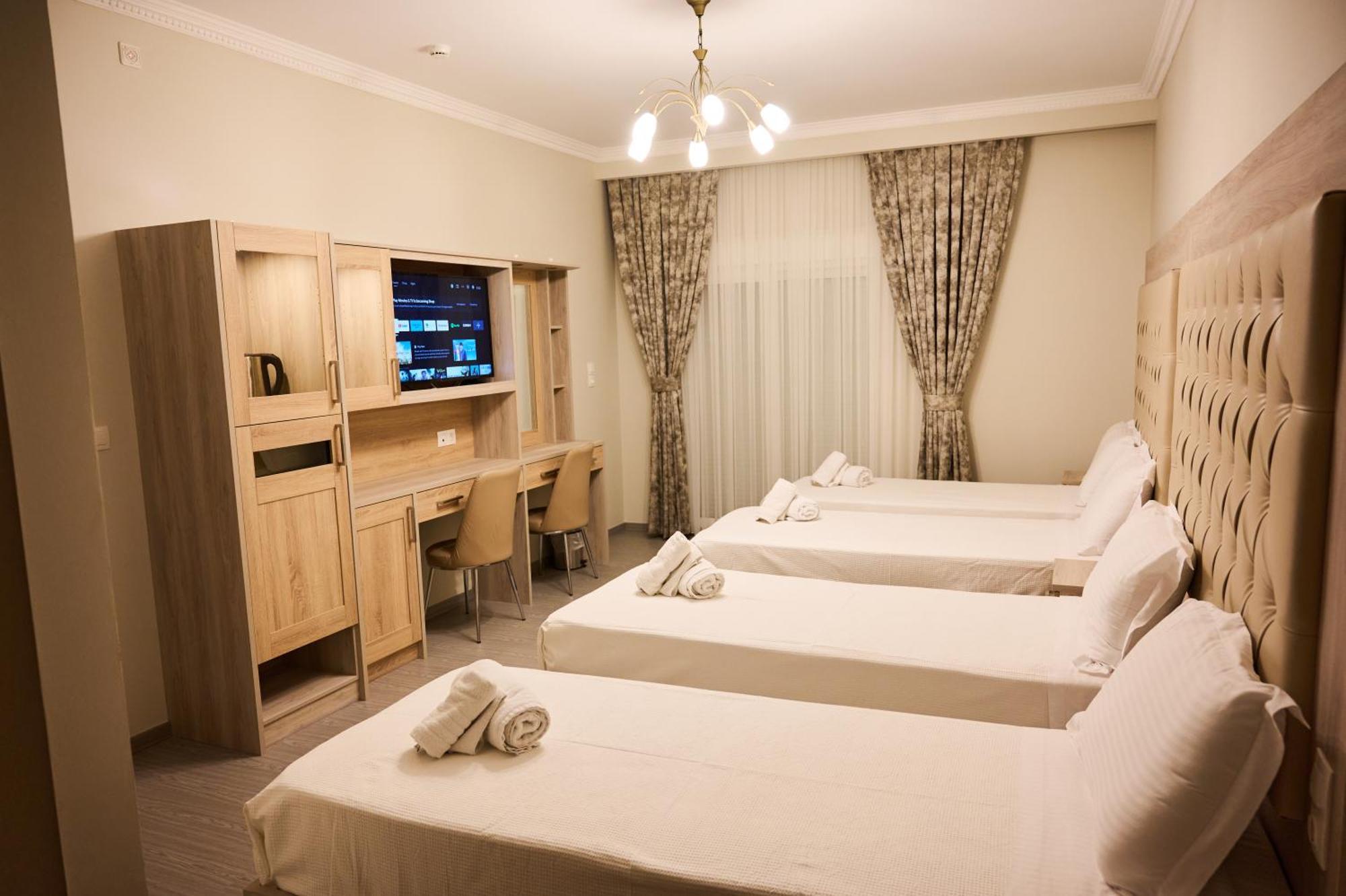 Famissi Suites 1 Kalambaka Esterno foto