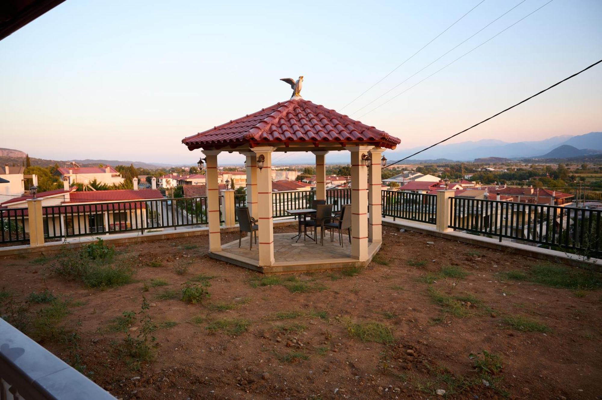 Famissi Suites 1 Kalambaka Esterno foto